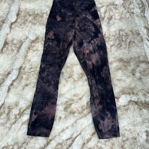 Lululemon dark purple tie dye capri leggings | Sz 4 (NO SIZE TAG)